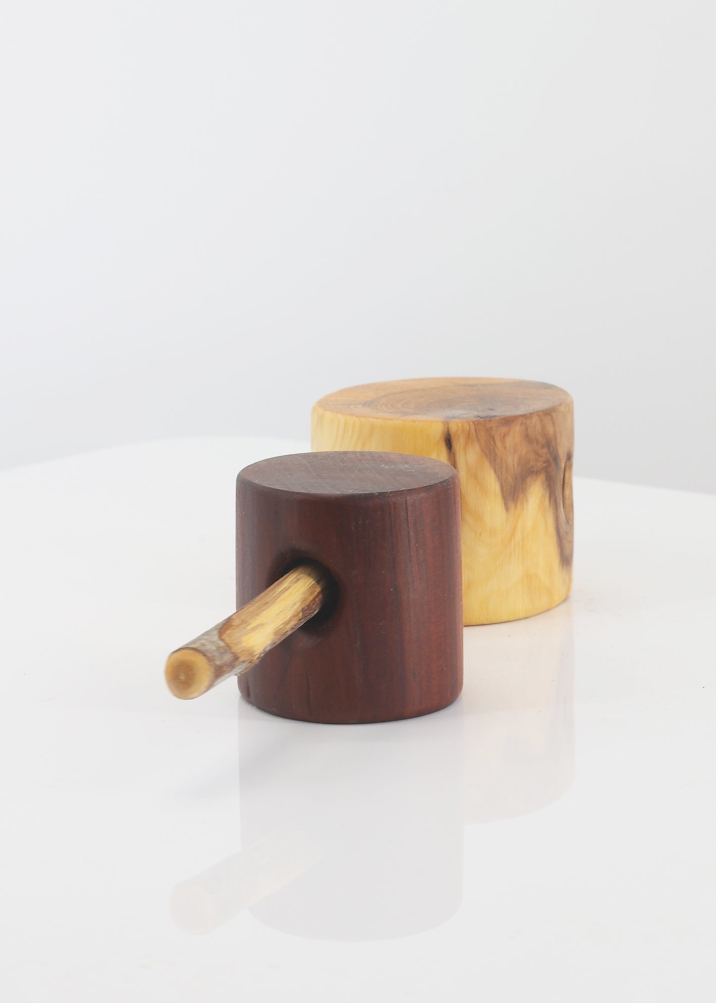 Holz-Zaunklötze mit Stange